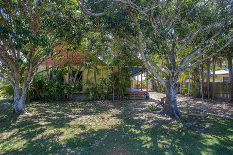 6 Ilmenite Avenue Coastal Beach Shack Within Walking Distance To Patrolled Beach & CBD - Accommodation Brunswick Heads 1