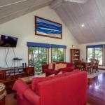 6 Ilmenite Avenue Coastal Beach Shack Within Walking Distance To Patrolled Beach & CBD - Accommodation Brunswick Heads 0