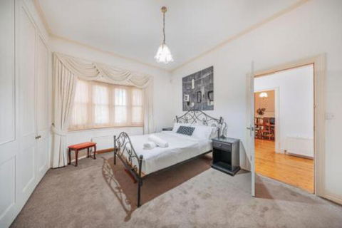 Camberwell Bright Â· Camberwell 5Bedder 2Bath Huge Classy Family Home - Accommodation Brunswick Heads 0