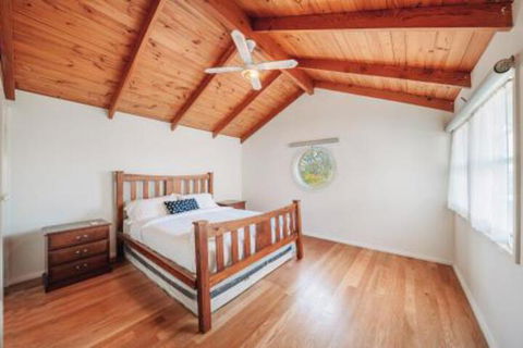 Camberwell Bright Â· Camberwell 5Bedder 2Bath Huge Classy Family Home - Accommodation Brunswick Heads 6