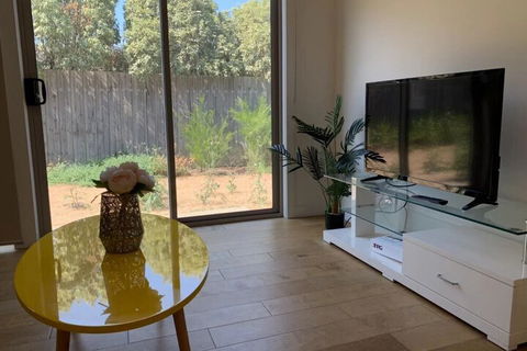 Delicate Bundoora Townhouse 10 - Accommodation Brunswick Heads 5