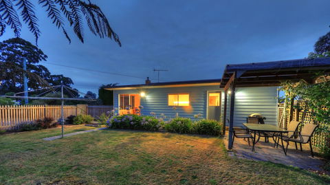 Castaway Cottage - Essentially Tas - Accommodation Brunswick Heads 0