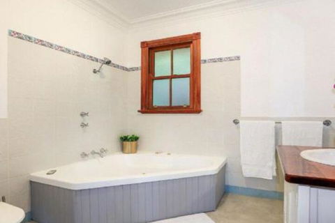 Treetops Elegant Inviting Designer Cedar Home - Accommodation Brunswick Heads 4