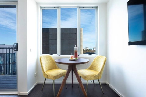 Oliver Stylish City Views Near Graffiti Laneways - Accommodation Brunswick Heads 4