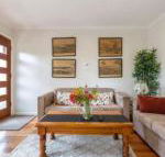 Spacious Bungalow5min walk to station5min to Box HillWiFiParking - Accommodation Brunswick Heads