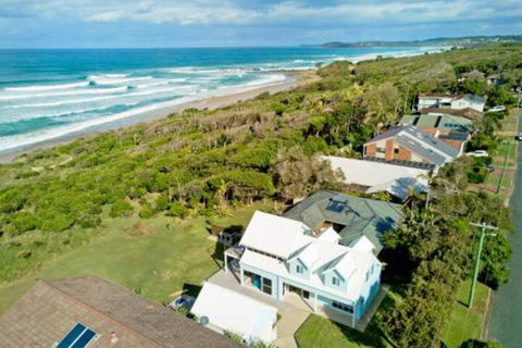 Middle Rock Beach House Beach Front Lake Cathie - Accommodation Brunswick Heads 7