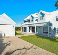 Middle Rock Beach House Beach Front Lake Cathie - Accommodation Brunswick Heads