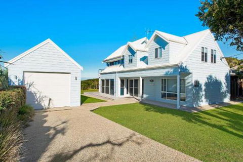 Middle Rock Beach House Beach Front Lake Cathie - Accommodation Brunswick Heads 0