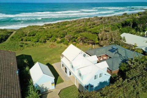 Middle Rock Beach House Beach Front Lake Cathie - Accommodation Brunswick Heads 3