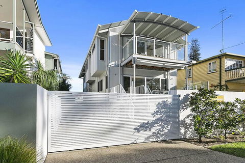 Stunning River House 51 Hilton Esplanade - Accommodation Brunswick Heads 1