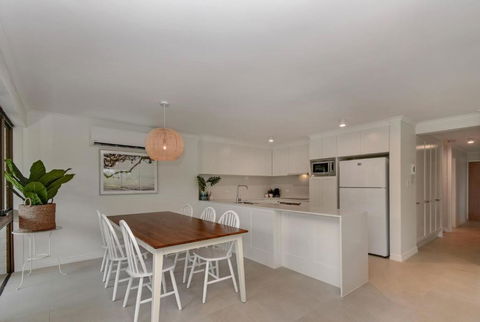 BEAUTIFULLY RENOVATED OCEANSIDE APARTMENT Lamer 9 - Accommodation Brunswick Heads 3