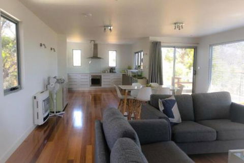 BAY Of FIRES BEACH SHACK Ocean Views From A Modern Beachhouse - Accommodation Brunswick Heads 2