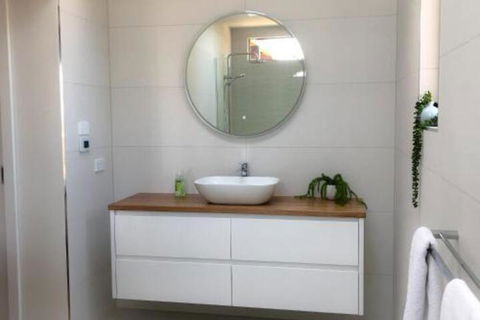 BAY Of FIRES BEACH SHACK Ocean Views From A Modern Beachhouse - Accommodation Brunswick Heads 4