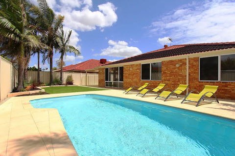 Adare House - Accommodation Brunswick Heads 0