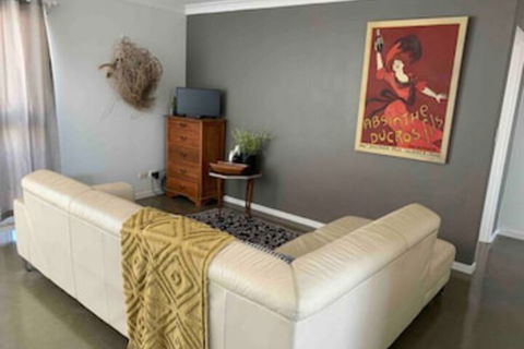 Cosy 1 Bedroom Unit With Views Of The City - Accommodation Brunswick Heads 0