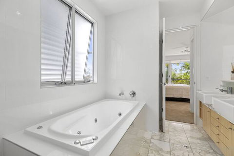 North Facing River Front Stunning Apartment Unit 2 9 Hilton Esplanade - Accommodation Brunswick Heads 7
