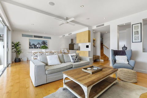 North Facing River Front Stunning Apartment Unit 2 9 Hilton Esplanade - Accommodation Brunswick Heads 6