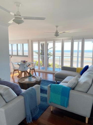 Happy Tides Beachfront Holiday Home - Accommodation Brunswick Heads 4