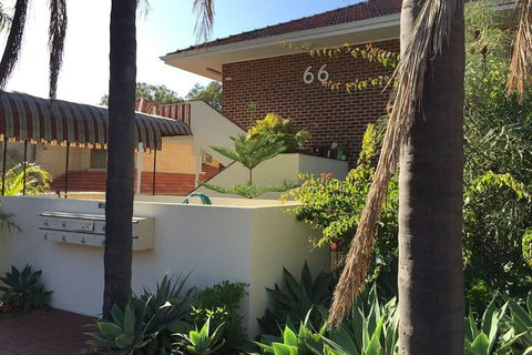 B6 Cafes & Restaurants Close To UWA - Accommodation Brunswick Heads 4