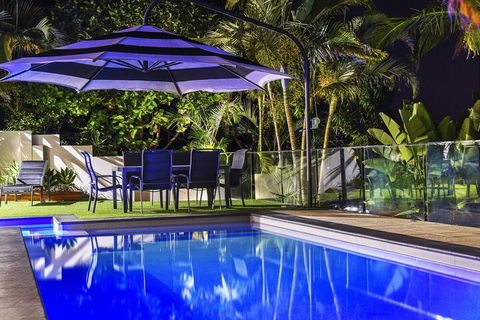Just In Paradise Waterfront 5 Bedroom Deluxe House Central Broadbeach Location - Accommodation Brunswick Heads 1