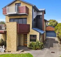 The Island Manor family seaside stay with views - Accommodation Brunswick Heads