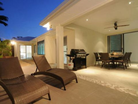 BEACH RETREAT At PALM COVE - Accommodation Brunswick Heads 1