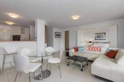 Cottesloe Cove Beach Apartment - Accommodation Brunswick Heads 6