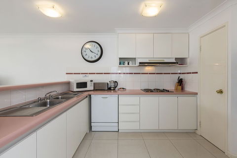 Cottesloe Cove Beach Apartment - Accommodation Brunswick Heads 3