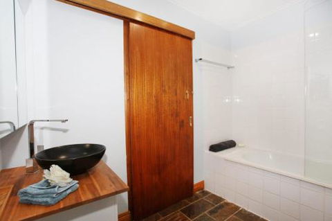BEACH SHOPS & FABULOUS VACATION HOME! - Accommodation Brunswick Heads 0