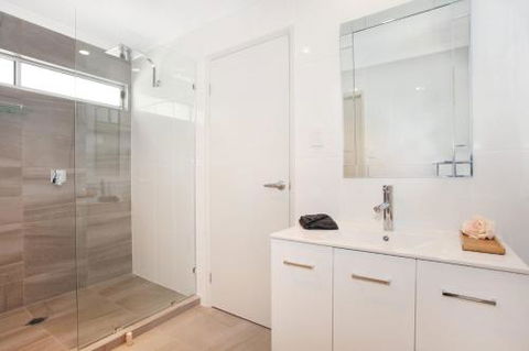 BEACH SHOPS & FABULOUS VACATION HOME! - Accommodation Brunswick Heads 3