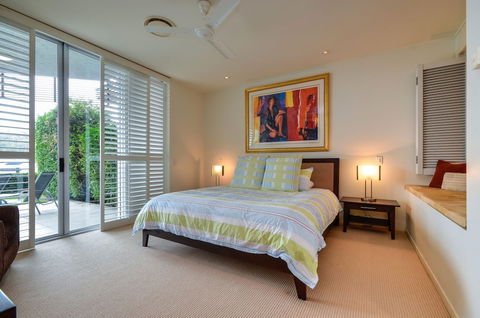 Pavillion 17 - Waterfront Spacious 4 Bedroom With Own Inground Pool And Golf Buggy - Accommodation Brunswick Heads 5