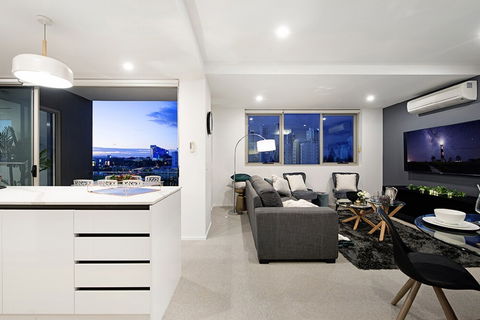 NEO Apartments Holidays Gold Coast - Accommodation Brunswick Heads 2