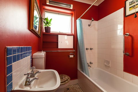 ELEANOR, 1BDR Fitzroy North Apartment - Accommodation Brunswick Heads 1