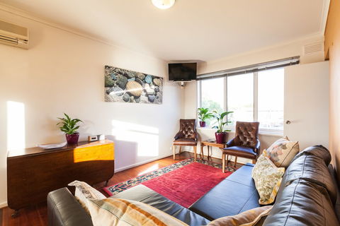 ELEANOR, 1BDR Fitzroy North Apartment - Accommodation Brunswick Heads 4
