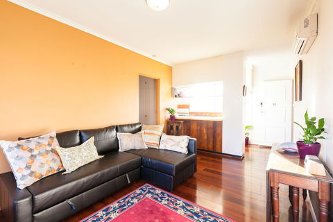 ELEANOR, 1BDR Fitzroy North Apartment - Accommodation Brunswick Heads 2