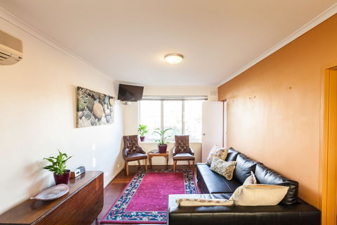 ELEANOR, 1BDR Fitzroy North Apartment - Accommodation Brunswick Heads 3