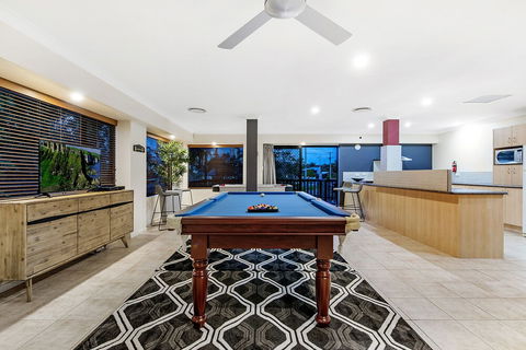 Sardinia 7 Bedroom Waterfront House - Q Stay - Accommodation Brunswick Heads 5