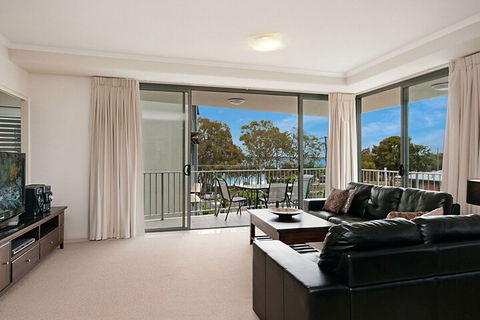 Spectacular Unit Overlooking Pumicestone Passage Welsby Pde Bongaree - Accommodation Brunswick Heads 7
