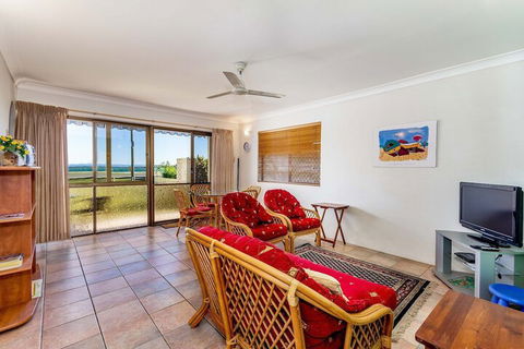 Great Views Ground Floor Unit Clearview Apartments South Esplande Bongaree - Accommodation Brunswick Heads 6