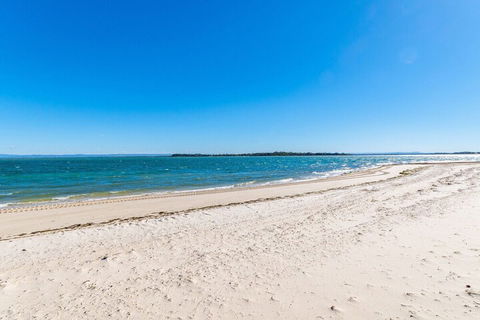 Great Views Ground Floor Unit Clearview Apartments South Esplande Bongaree - Accommodation Brunswick Heads 7