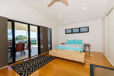 Magical Holiday Home Welsby Pde Bongaree - Accommodation Brunswick Heads 3