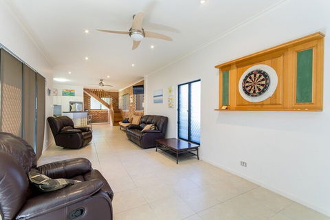 Magical Holiday Home Welsby Pde Bongaree - Accommodation Brunswick Heads 7