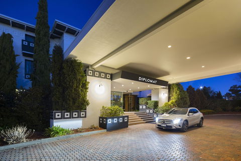 Ramada By Wyndham Diplomat Canberra - Accommodation Brunswick Heads 3