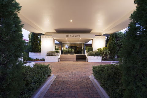 Ramada By Wyndham Diplomat Canberra - Accommodation Brunswick Heads 1