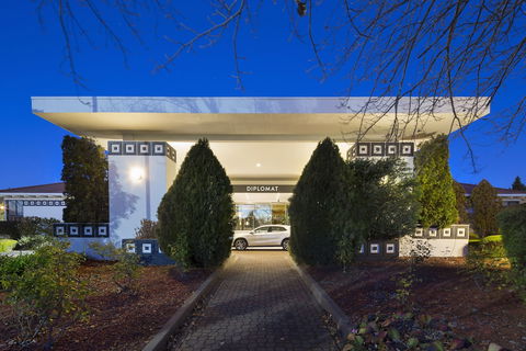 Ramada By Wyndham Diplomat Canberra - Accommodation Brunswick Heads 2