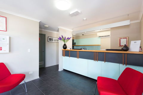 Rocklea International Motel - Accommodation Brunswick Heads 3