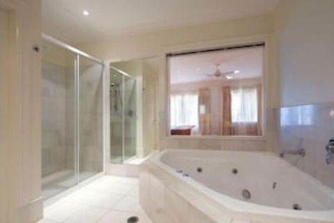 Lakeside Suites 1 - Accommodation Brunswick Heads 1