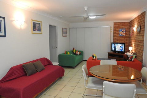 Immaculate First Floor Waterfront Unit Welsby Pde Bongaree - Accommodation Brunswick Heads 3