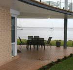 1 The Clippers 131 Soldiers Point Road fabulous waterfront unit - Accommodation Brunswick Heads