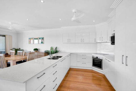 Rainbow Towers 2 Rainbow Beach High On The Hill Panoramic Views Wi Fi - Accommodation Brunswick Heads 4